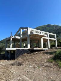 Prestigiosa Villa Unifamiliare su Tre Livelli