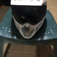 casco e maschera moto