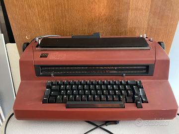 Macchina da scrivere elettrica IBM