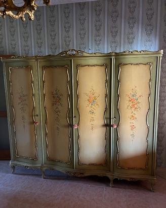 Armadio in legno stile veneziano