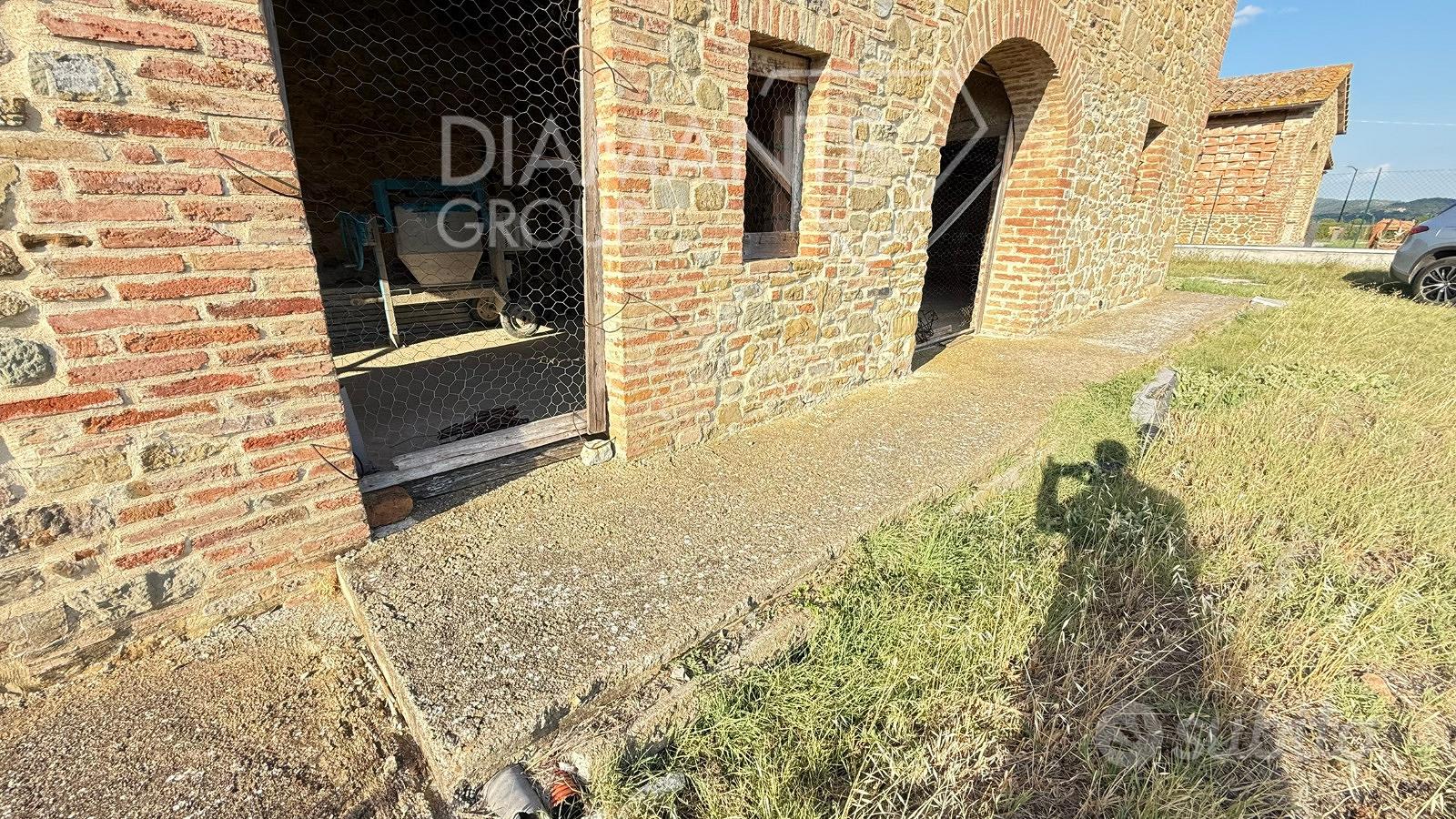 Casale pietra e mattoni parzialmente ristrutturato - Vista 2