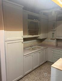 cucina completa di elettrodomestici