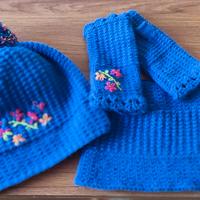 Set da donna composto da cappello, sciarpa e guant