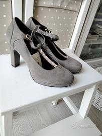 décolleté nuove con cinghietta e strass 