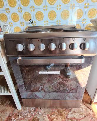 cucina tecnogas 4 piastre e forno tutto elettrico