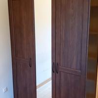 armadio tre ante color noce scuro