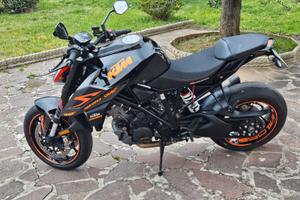 moto ktm 1290 super duke