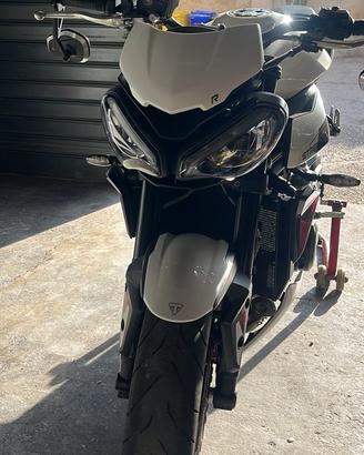 Triumph 765 r