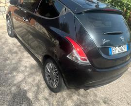 Lancia y