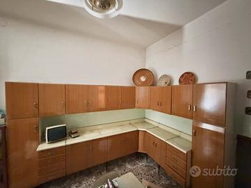 Cucina completa ad angolo