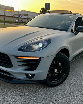 Porsche Macan Macas S con gancio traino di Seire