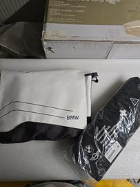 Borsa BMW con vari accessori detergenti e medica