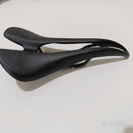 Sella in carbonio bici da corsa.