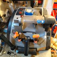 Due Duplicatori chiavi silca e fornitura chiavi