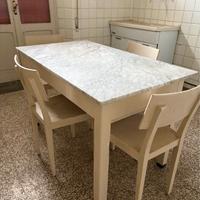 Tavolo con 4 sedie vintage