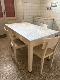 Tavolo con 4 sedie vintage