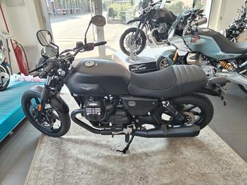 Moto Guzzi V7 Stone