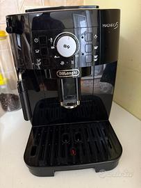 Macchina del caffè DeLonghi magnifica S