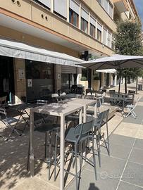 Bar Vineria con banco salumi su corso principale