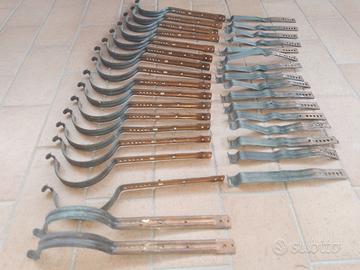 Cicogna e staffe tiranti per grondaie.