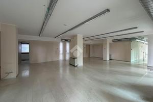 NEGOZIO A BERNAREGGIO
