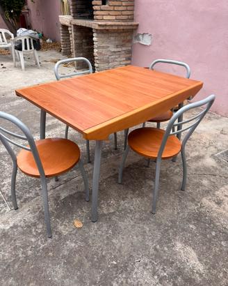Tavolo cucina con 4 sedie
