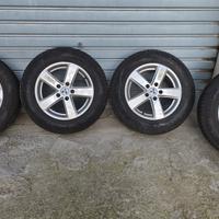 4 cerchi in lega con gomme invernali