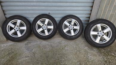 4 cerchi in lega con gomme invernali