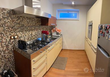 cucina gialla bonfi senza frigo