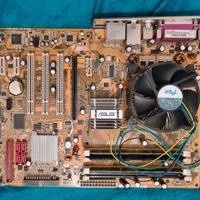 Componenti PC fisso Asus Intel Core2Duo ATI Radeon