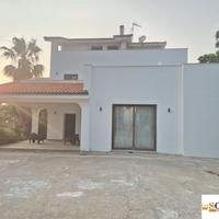 Villa con 3 unità abitative a Carini ideale per