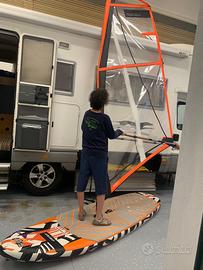 Tavola con vela richiudibile in due sacchi