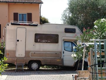 Camper mansardato Ford
