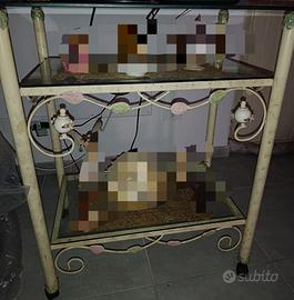 Tavolino in ferro battuto con ripiani in vetro