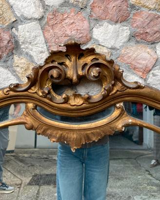 Grande specchiera da comò in legno dorato