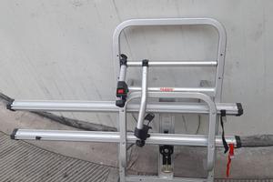 Portabici posteriore per fuoristrada.