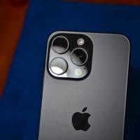 Iphone 15 pro max  256gb senza una riga