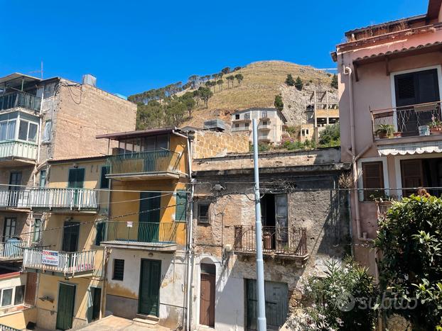 Casa indipendente con terrazzo e cantina