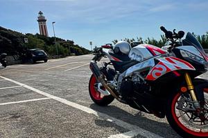 Aprilia tuono v4 factory speed white