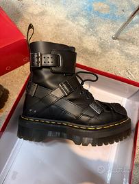 Dr. Martens-STIVALI PLATFORM DI PELLE JADON STRAP