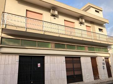 Locale ristrutturato uso negoz/deposito/laboratori