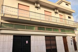 Locale ristrutturato uso negoz/deposito/laboratori