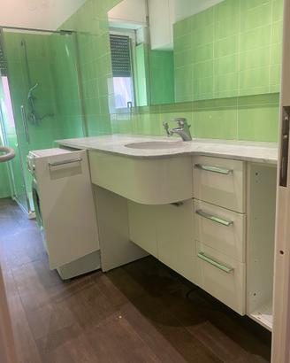 Mobile bagno più doccia più specchio più lavatrice