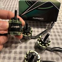 5 motori Brushless Turnigy  MULTISTAR 2213-980
