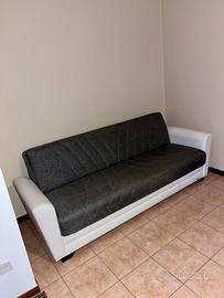 Divano letto grigio e bianco