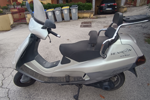 Hexagon Piaggio GT 250