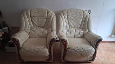 Divano in pelle+poltrone 