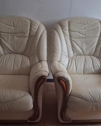 Divano in pelle+poltrone 