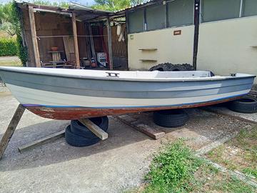 Barca lancetta scafo