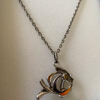 Collana vintage in argento con pendente stilizzato
